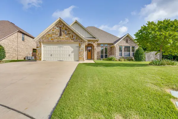 2946 Masters Court N, Burleson, TX 76028
