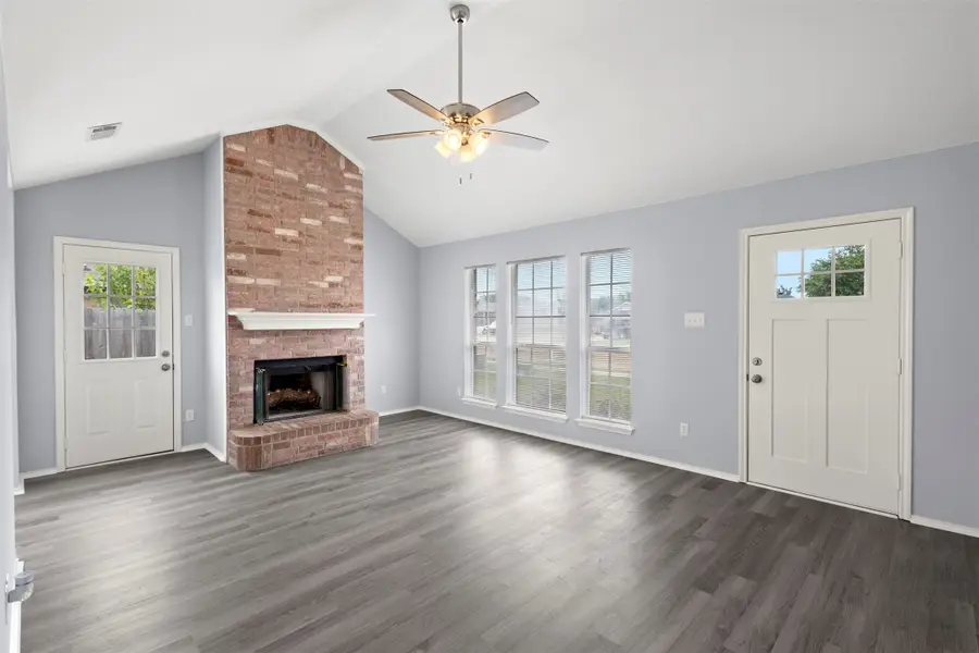 1516 S Rockwall Avenue, Terrell, TX 75160 - #3