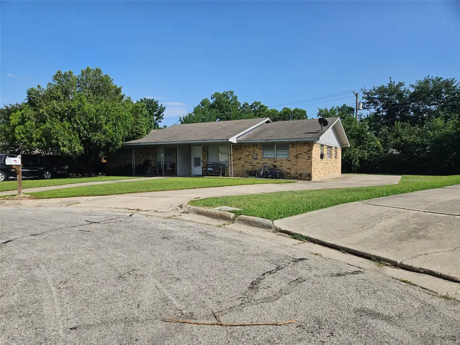 1902 Maplewood Court #1904, Gainesville, TX 76240 - #2
