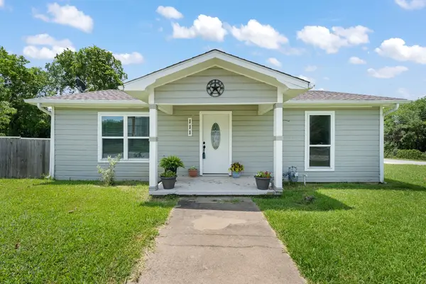 111 W Shelton Street, Alvarado, TX 76009