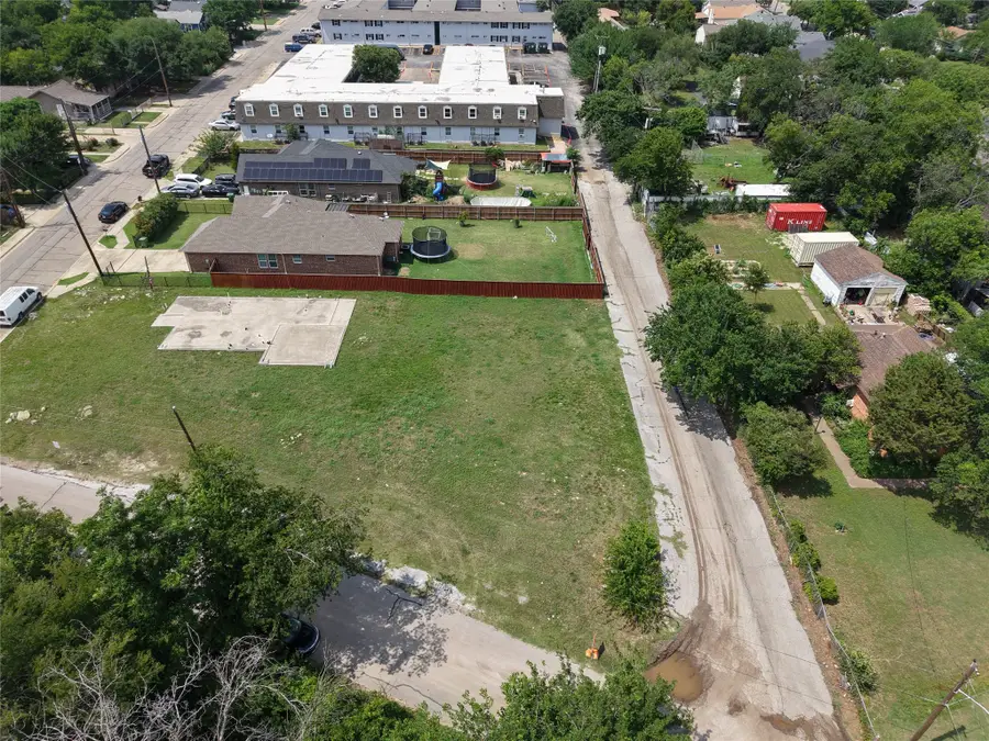 11 W Higgins Boulevard, Cockrell Hill, TX 75211 - #2