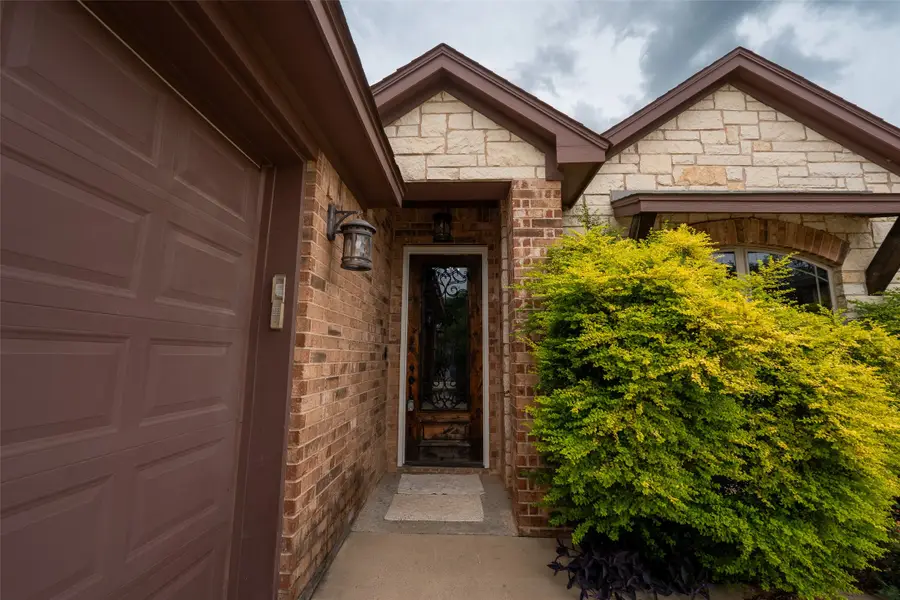 3324 Shawnee Trail, Lake Worth, TX 76135 - #3