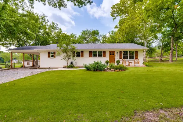 274 Yowell Hill Road, Whitewright, TX 75491
