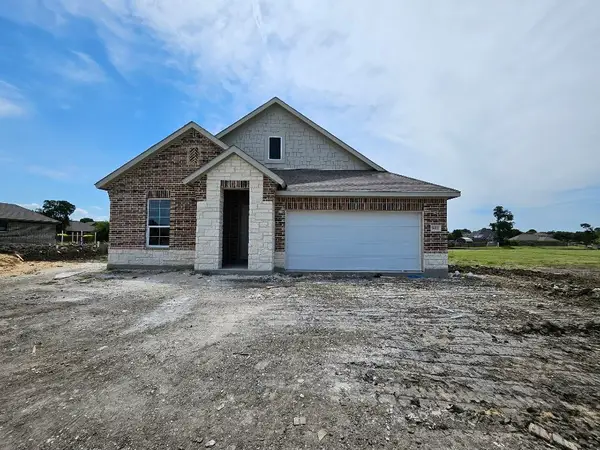901 Silverleaf Drive, Ennis, TX 75119