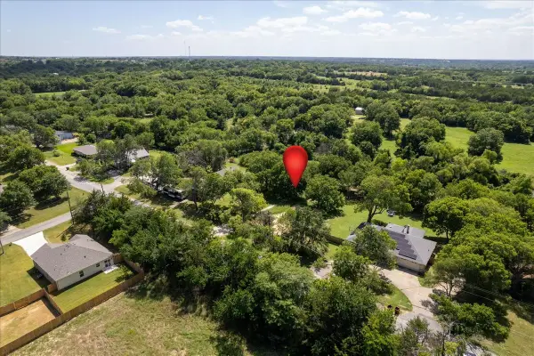 704 N Denison Street, Bells, TX 75414