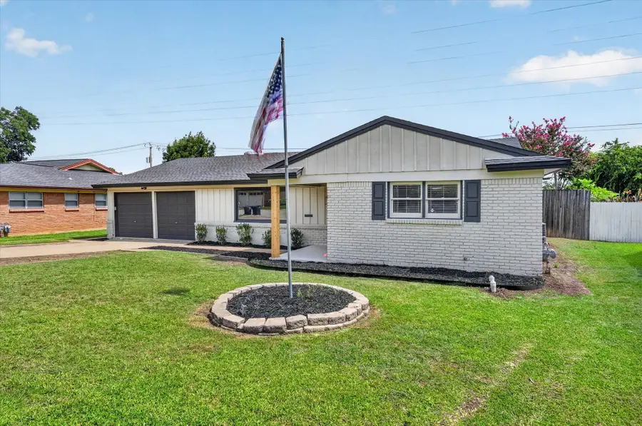 154 Hallmark Drive W, Fort Worth, TX 76134 - #2