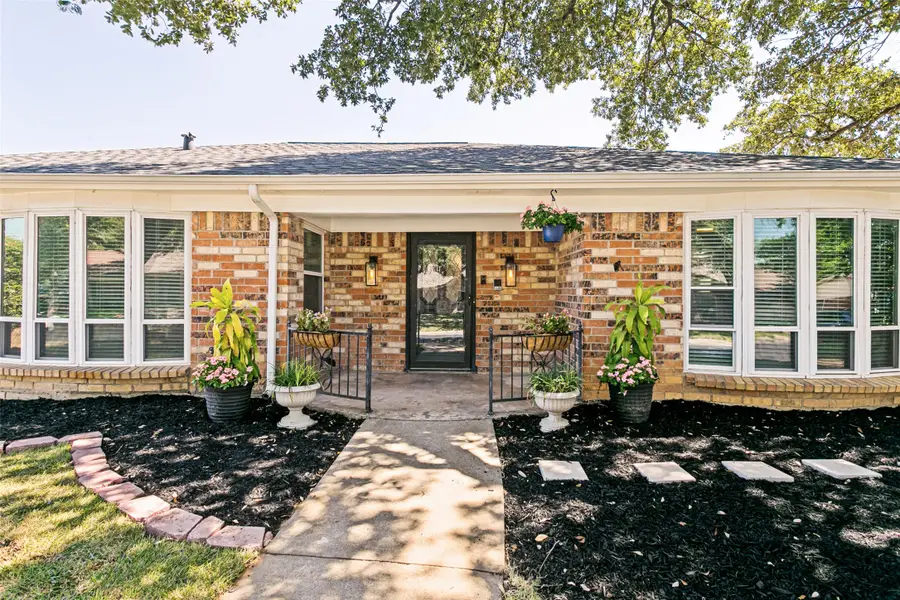 333 W Louella Drive, Hurst, TX 76054 - #2