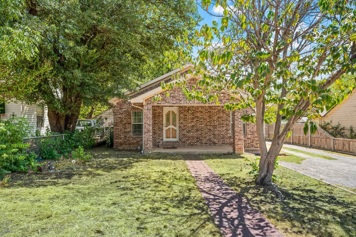 422 N Wood Street, Denton, TX 76209 - #1
