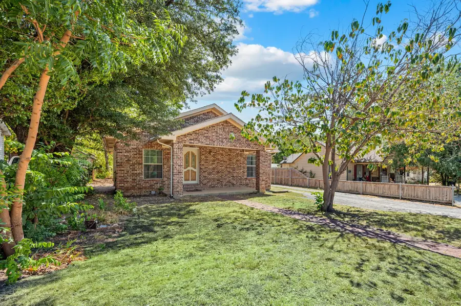 422 N Wood Street, Denton, TX 76209 - #3