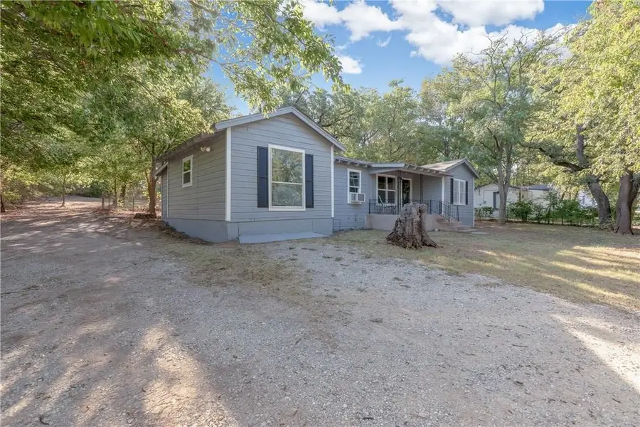 424 Wilshire Avenue, Azle, TX 76020 - #2