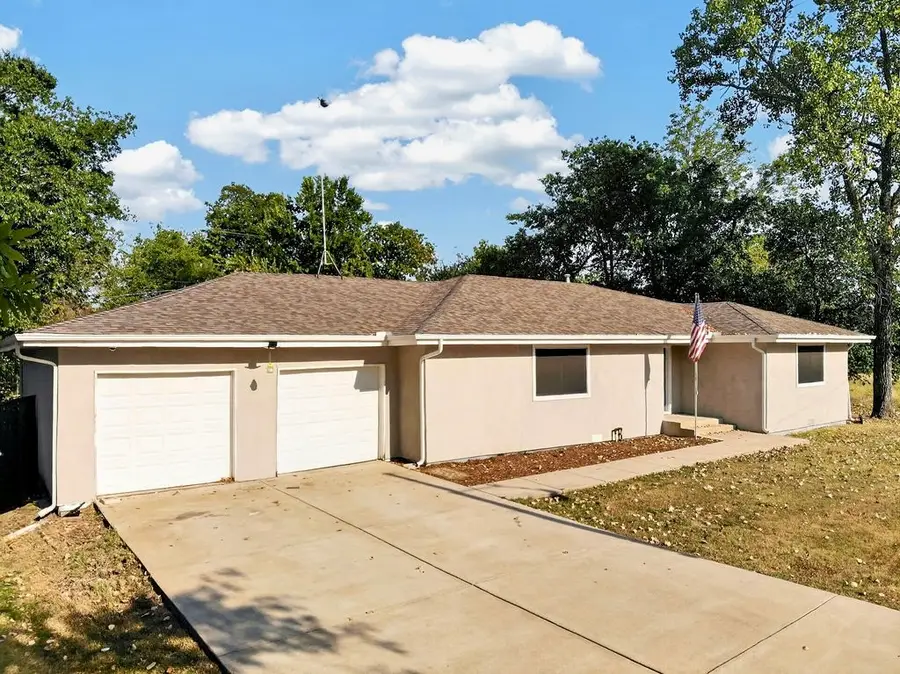 702 N Us Highway 69, Celeste, TX 75423 - #2