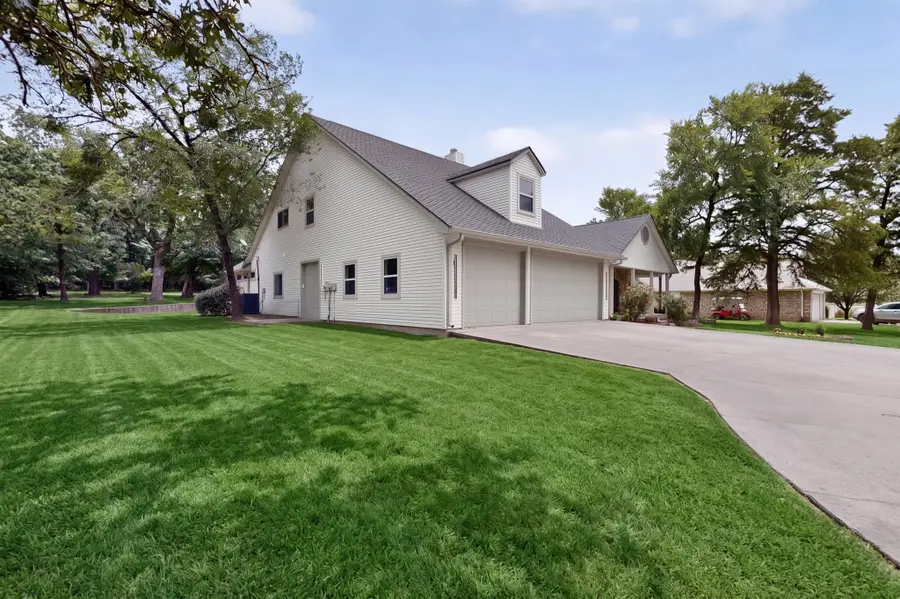 715 Kiowa Drive E, Gainesville, TX 76240 - #3