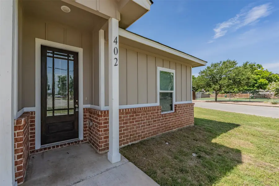 402 S Robbins Street, Cleburne, TX 76031 - #3