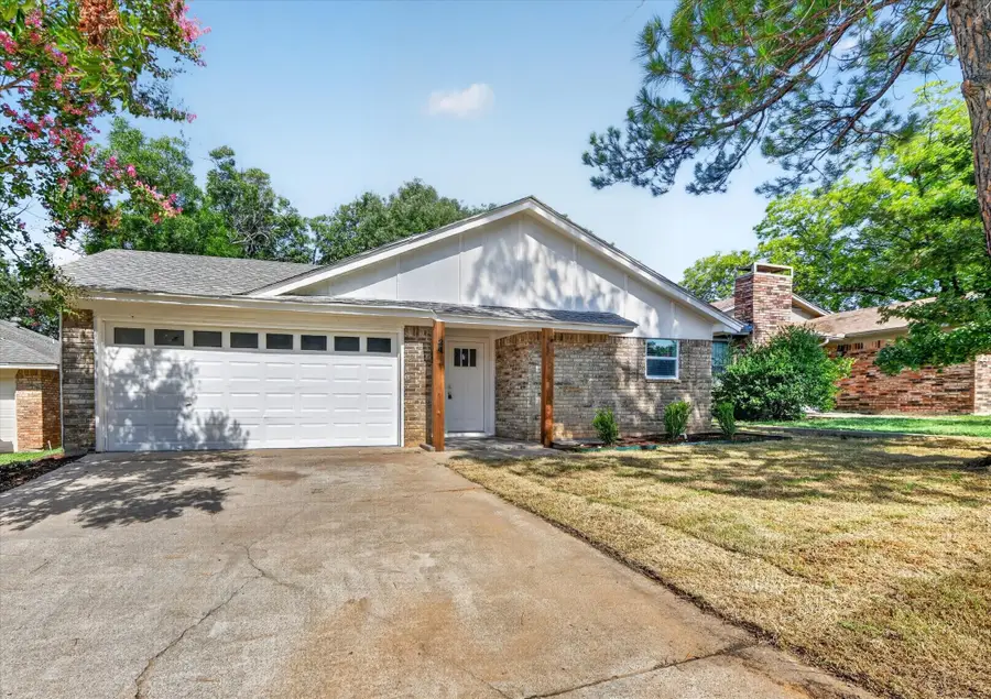 24 Oakmont Court, Pantego, TX 76013 - #3