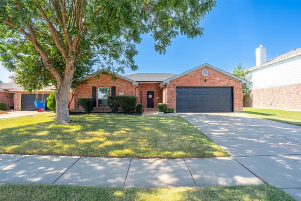 424 NE Murphy Road, Burleson, TX 76028