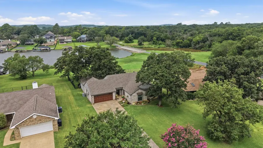 1344 Kiowa Drive E, Lake Kiowa, TX 76240 - #2