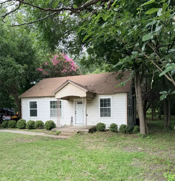 310 College Street, Wilmer, TX 75172