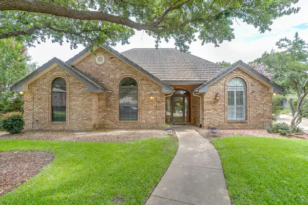 3201 John Court S, Hurst, TX 76054
