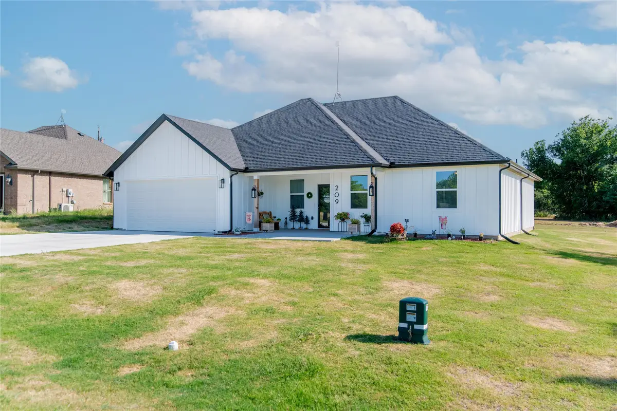 209 Lanai Drive, Runaway Bay, TX 76426 - #1