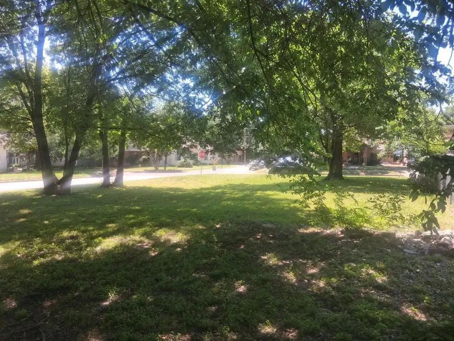 802 N Commerce Street, Gainesville, TX 76240 - #2