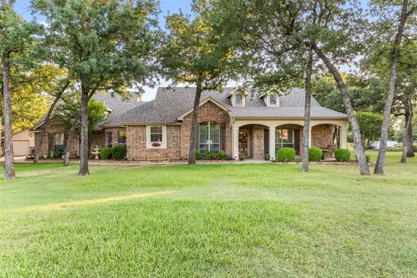3900 Creekside Court, Burleson, TX 76028