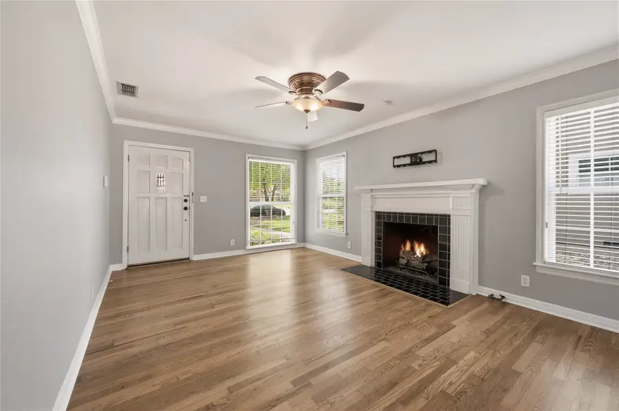 4424 Calmont Avenue, Fort Worth, TX 76107 - #3
