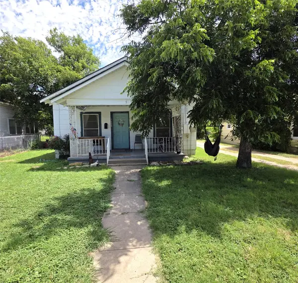1608 Durham Avenue, Brownwood, TX 76801