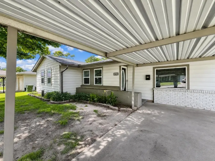 1414 N Binkley Avenue, Sherman, TX 75092 - #2