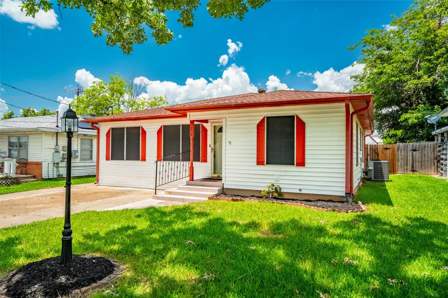 219 W Wilson Avenue, Sherman, TX 75090 - #3