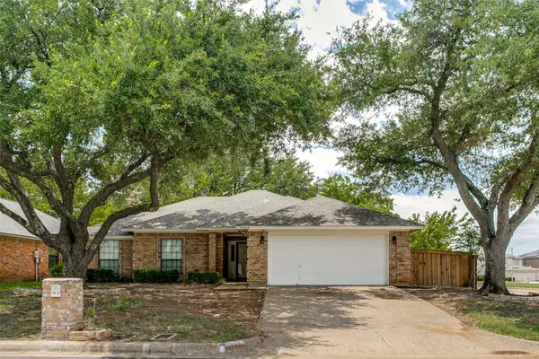 7604 Blossom Drive, Fort Worth, TX 76133