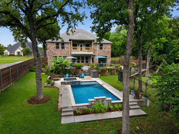 308 Familia Court, Azle, TX 76020