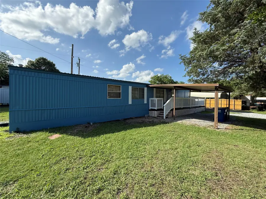 242 Cobb Avenue, Van Alstyne, TX 75495 - #2