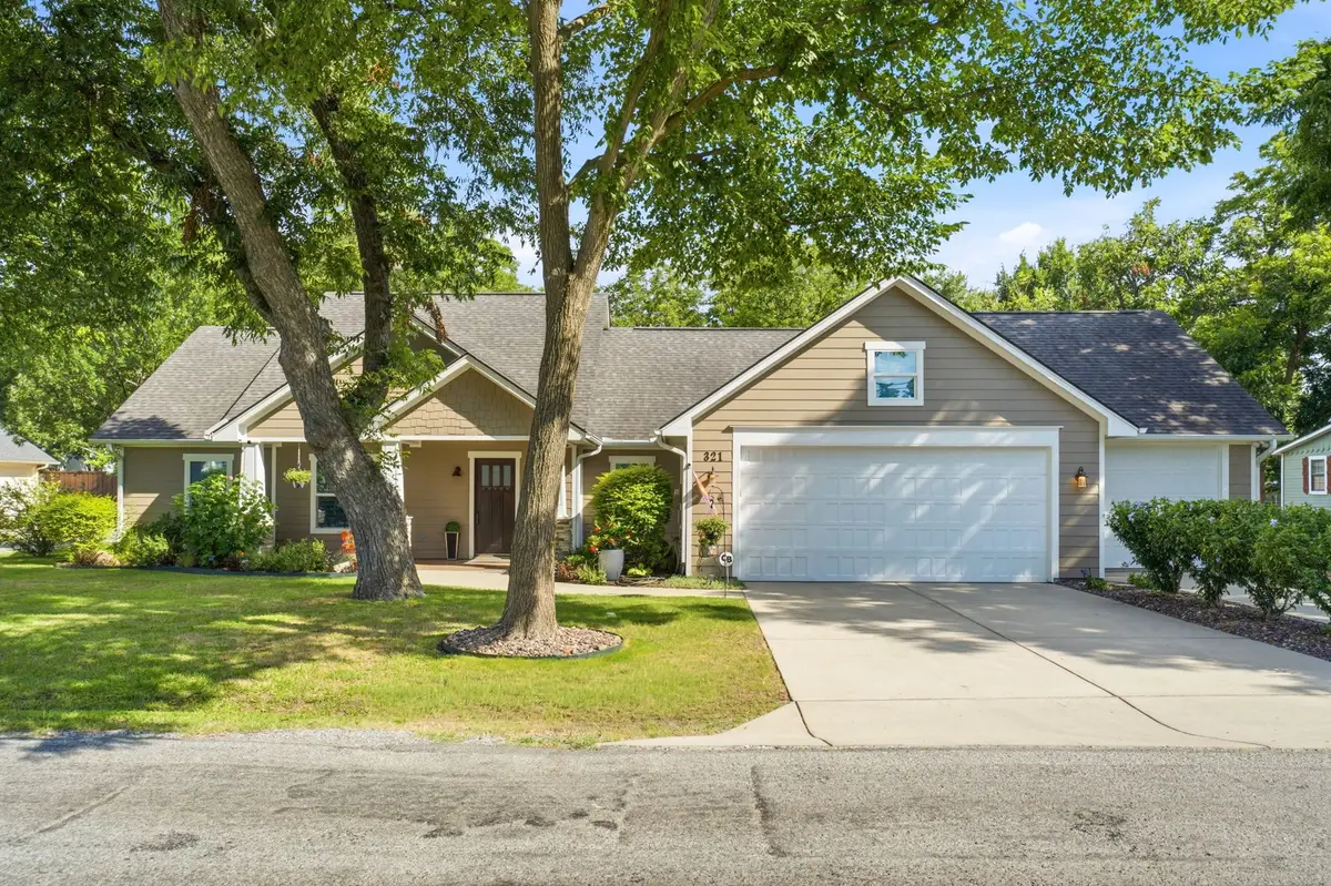 321 W Jefferson Street, Van Alstyne, TX 75495 - #1