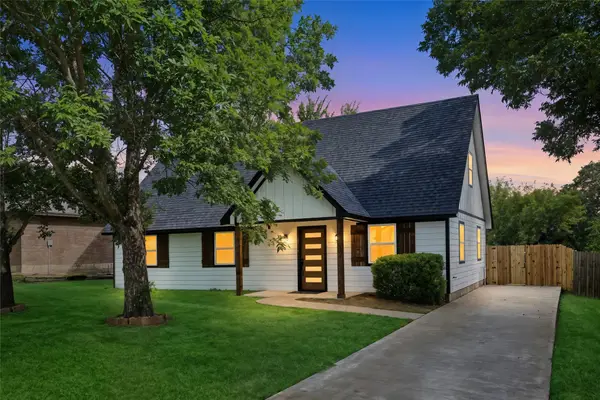 902 Melanie Lane, Keene, TX 76059