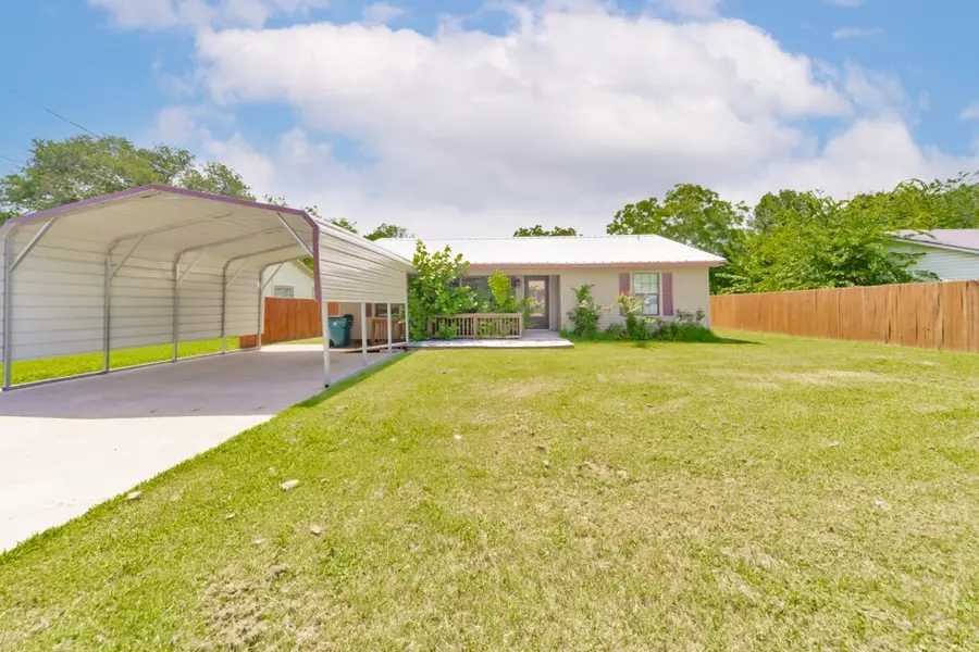 907 N Lamb Street, Bowie, TX 76230 - #2