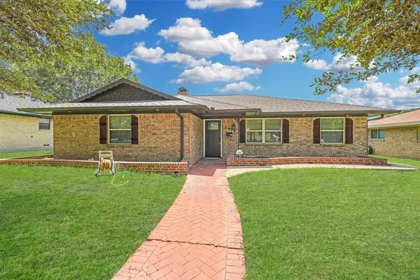 5429 Enderly Place, Dallas, TX 75227