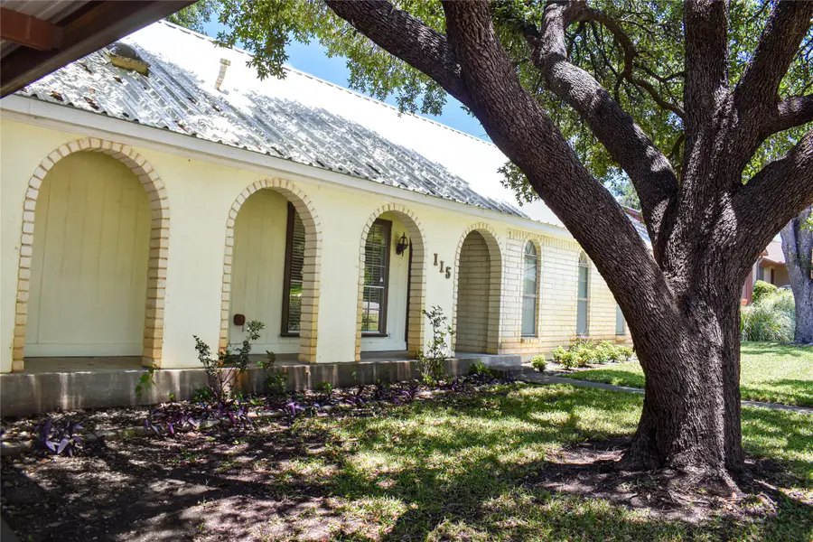 115 Parkview, Brady, TX 76825 - #2