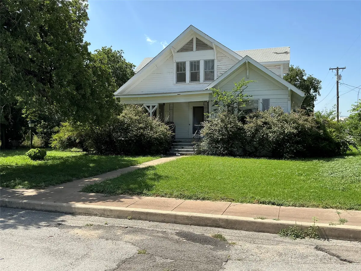 300 E Grand Avenue, Comanche, TX 76442 - #1