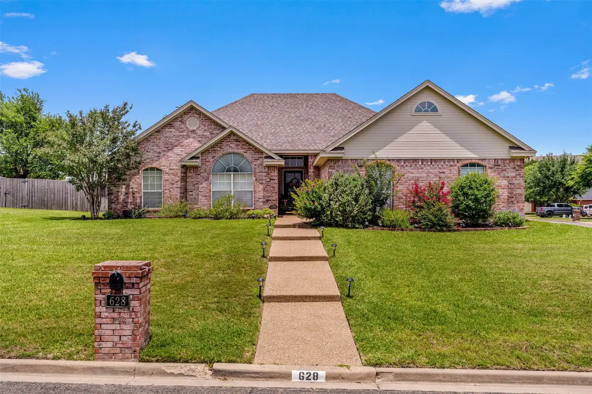 628 Willow Creek Drive, Hewitt, TX 76643 - #1