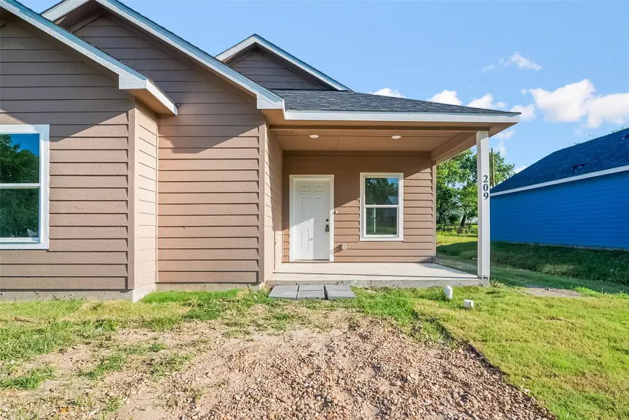 209 W Elm Street, Whitewright, TX 75491 - #3