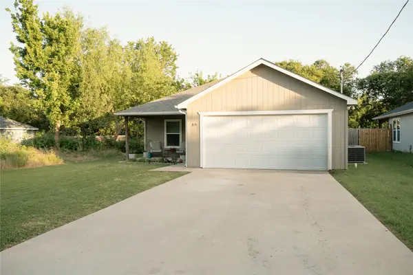 315 W Oak Street, Whitewright, TX 75491
