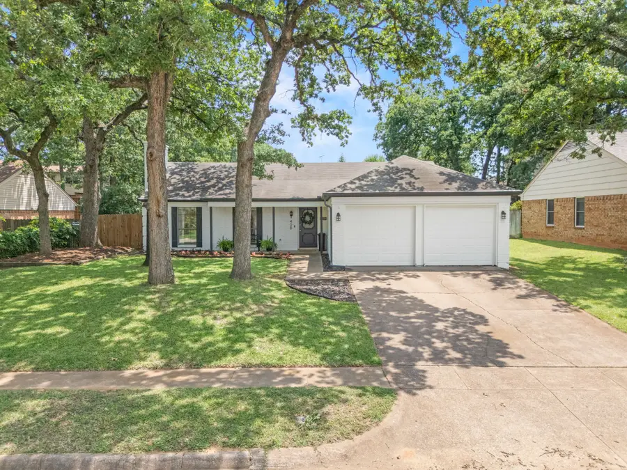 408 Thorn Wood Drive, Euless, TX 76039 - #2