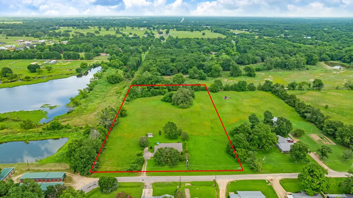 570 N Center, Blossom, TX 75416 - #1