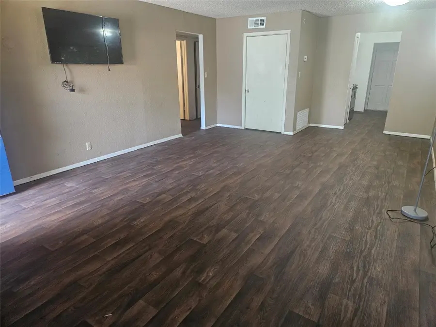 1860 W Kaufman Street, Paris, TX 75460 - #2