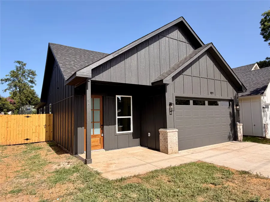 901 S Ayers Avenue, Fort Worth, TX 76103 - #2