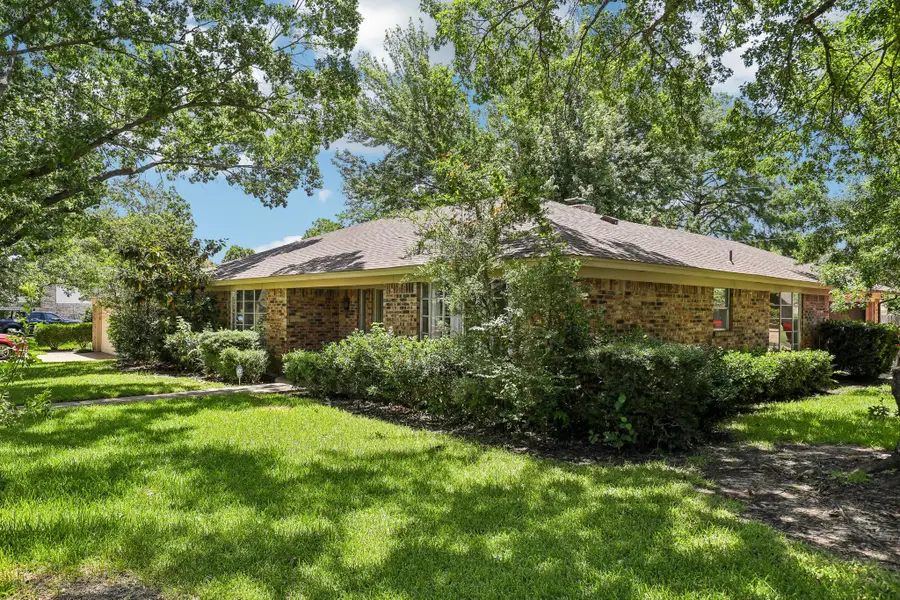 1600 S Timber Court, Benbrook, TX 76126 - #2