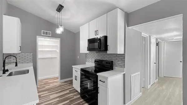 674 W Warrior Trail, Grand Prairie, TX 75052