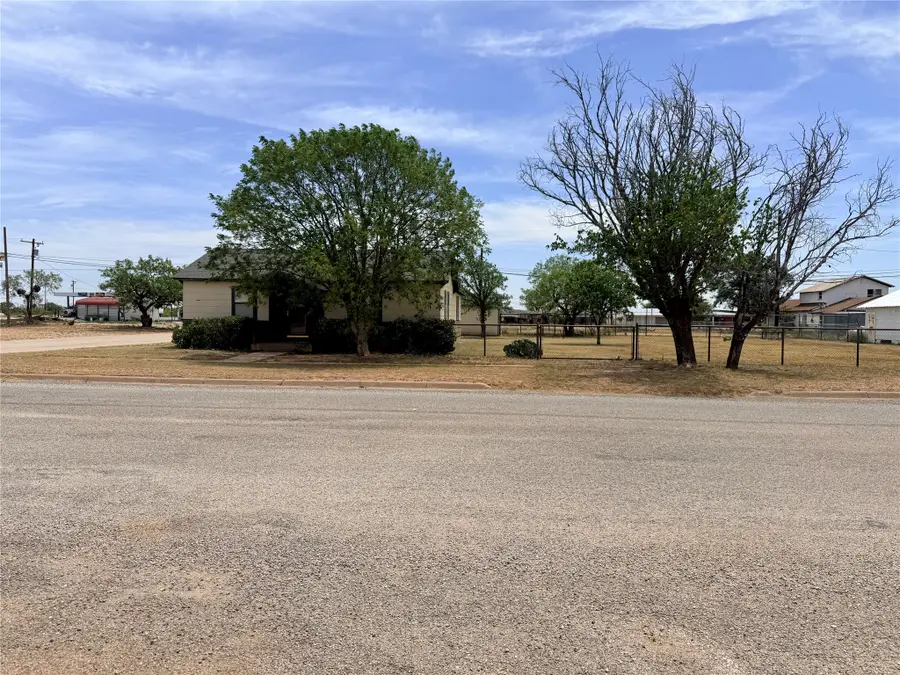 901 S Washington Avenue, Aspermont, TX 79502 - #2