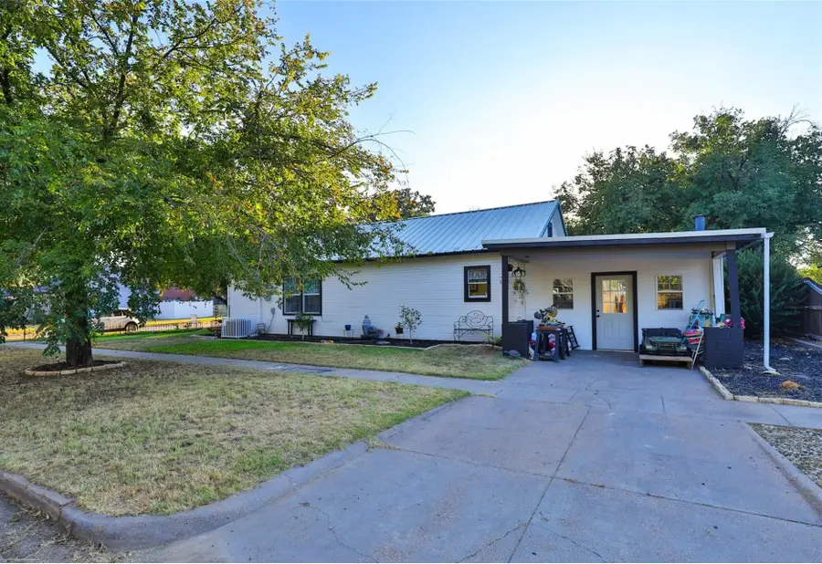 510 W Plummer Street, Eastland, TX 76448 - #3