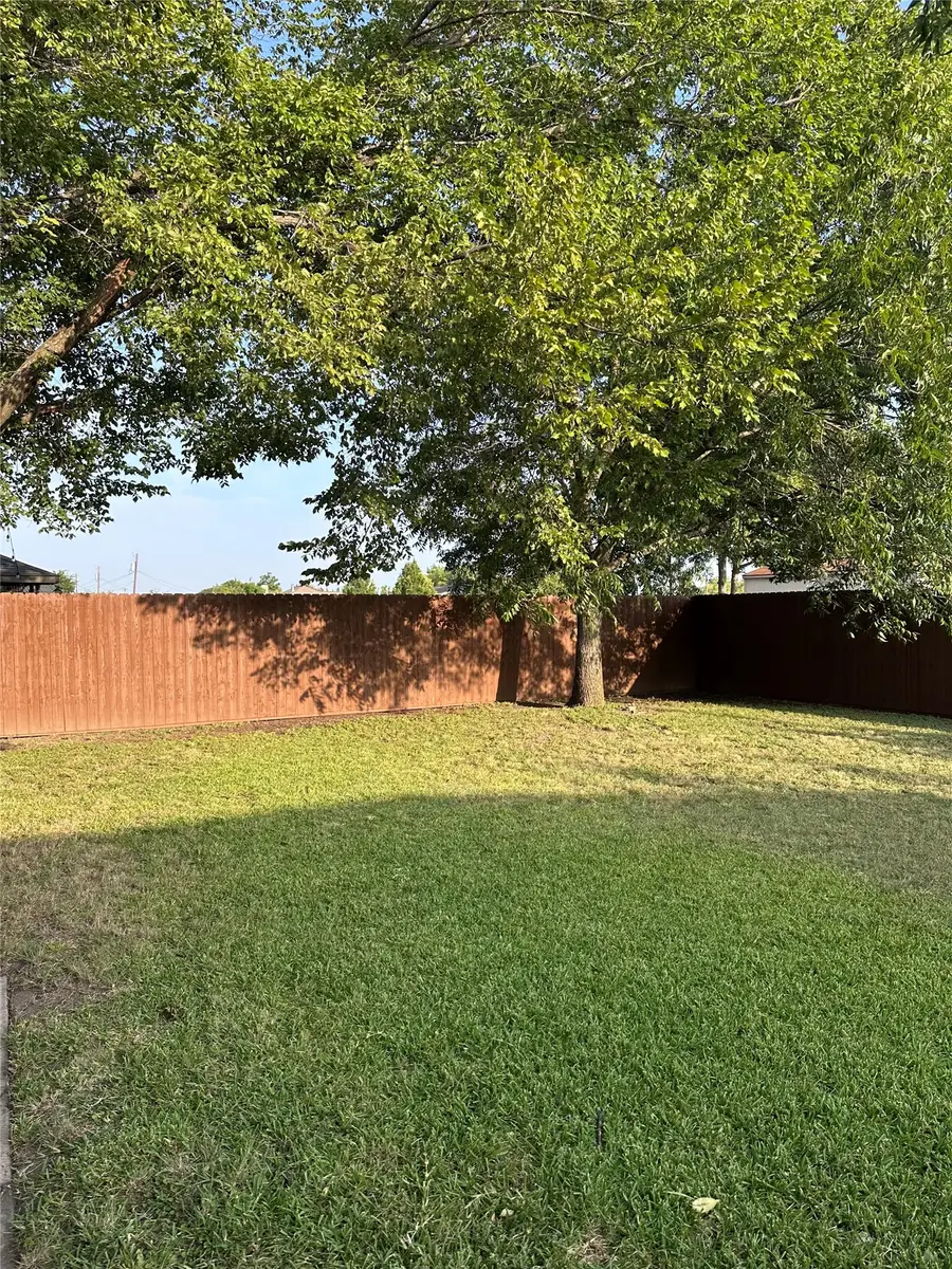 925 Woodcrest Drive, Lancaster, TX 75134 - #2